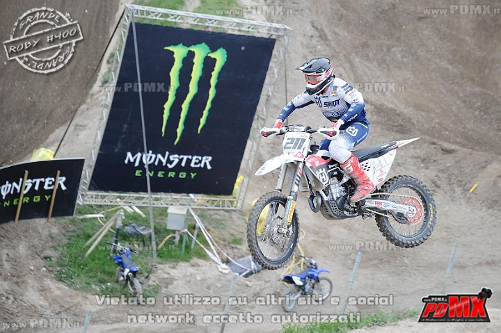 ROB_2250 (Copy).jpg